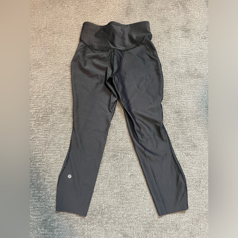 lululemon special edition ribbed leggings 23” size 8. Worn once. Gray and black.